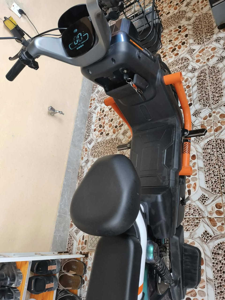 دراجه شحن للبيع جديده 350 الاتصال ***********
