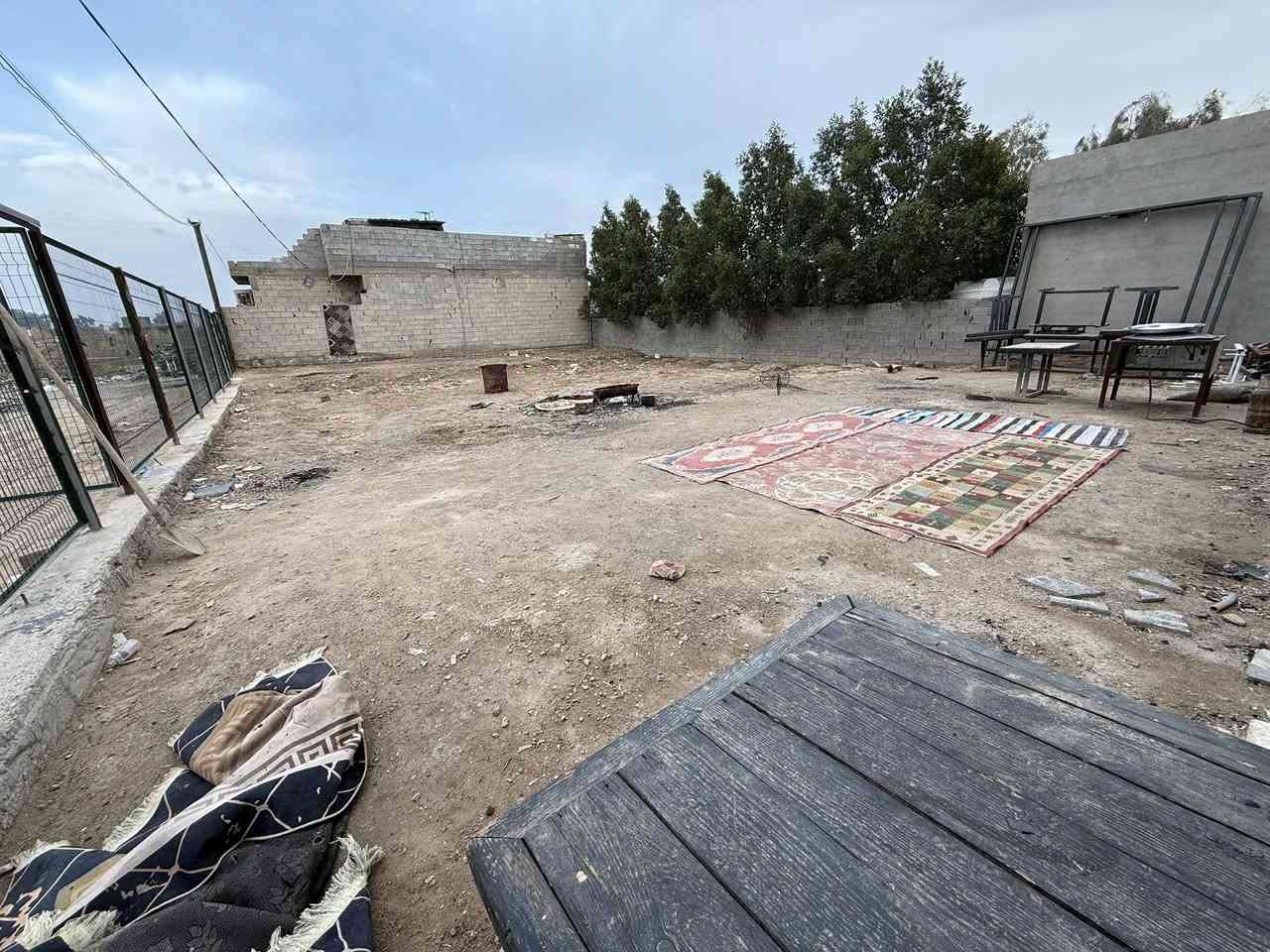 قطعة ارض للبيع مساحة 255 متر واجهة 17 متر بنزال 15 متر
في منطقة الحميدية  قرية السادة الطوال الشوارع الرئيسية للمنطقة تبليط والشوارع الفرعيه جاي بيهة التبليط ومشتغلين تقريبا نصف المنطقة 
كهرباء وماء ومجاري جديد وكافة الخدمات متوفرة قربها وتبعد عن مدينة الصدر ٥ دقايق 
متوفر داخل المنطقة مدارس + مستوصف + سوق 
منطقة هادئة جداً 

السعر 25 مليون 

للإستفسار :***********
