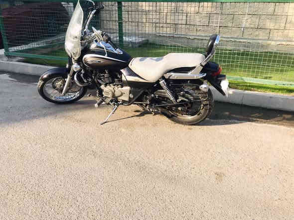 سلام عليكم 
للبيع أفنجر 220 باجاج موديل 2018 رقم بغداد مشروع وطني سنوية بأسمي آني شخصياً تحويلها مُباشر  وبنفس الساعة 
وأستخدامها شخصي ومكفولة من كولشيء 

الدراجة طلقة ما تنلزم بيها شلعة ومعدل صاروخ وبعدها على وضع البلاد وضع الشركة محرك وگير وكلچات وكهربائيات كلهن ع البلاد سبانة ما ممدود على الدراجة 
وهي أصلاً مضمومة ودائماً متروكة وماشية 23 الف حقيقي واذا نازلة متر واحد انطيها ابلاش 
وجيب وياك 10 فيترية وافحص مو فيتر 1 لا 10 

الدراجة كلشيء شغال بيها سلف رُبع نگرة باتري جديد لايت عالي ناصي رماش أشاير هورن كلة شغال
كيچات بانزين وكيلوا متر كلهن لووك وما بيهن اي خربطة 
بريكات امامي وخلفي بالمكان وبس تطخة شعرة 

والدراجة بالشوف احلى من الصور 
للاستفسار اكثر الاتصال على 👇
***********
مكاني بغداد
