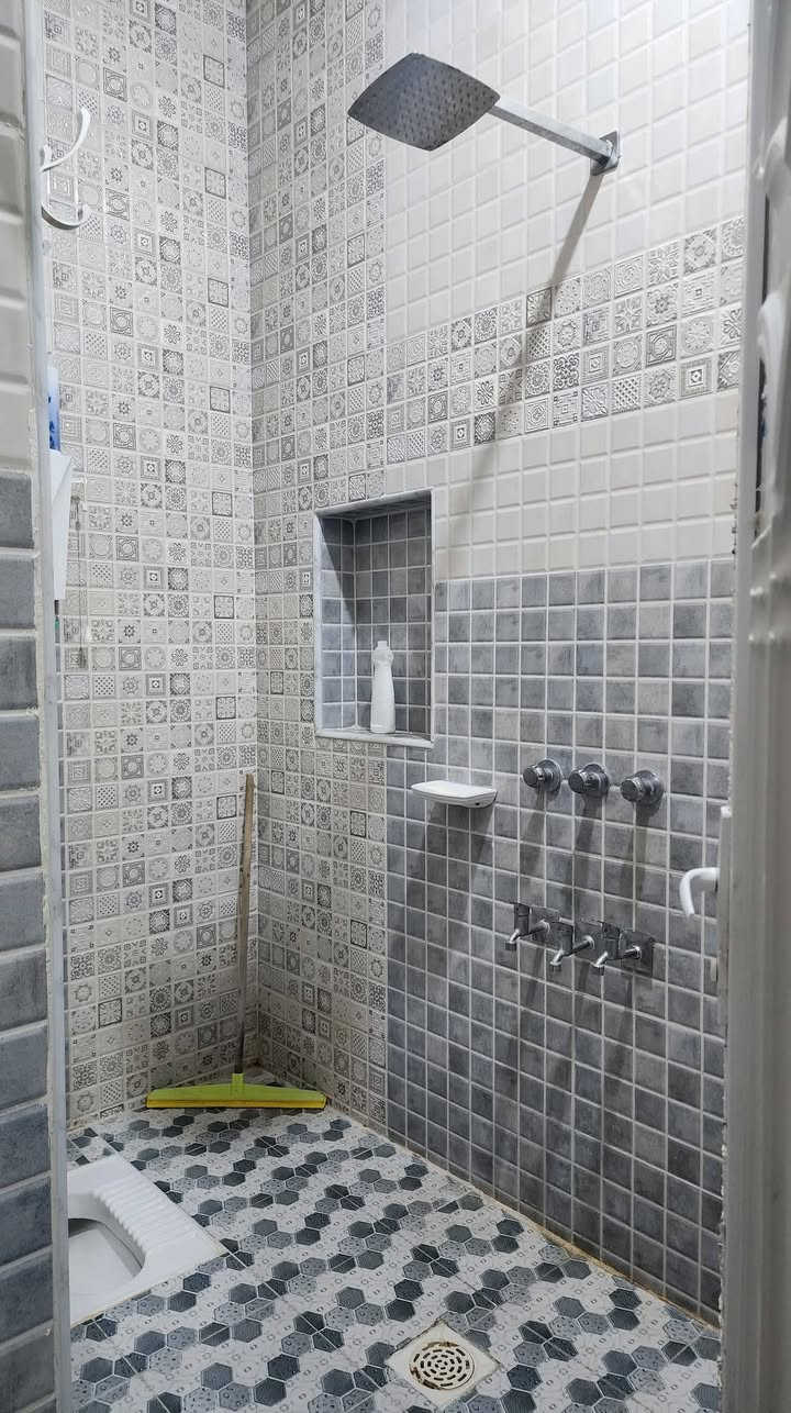 🏡 بيت للبيع في نزلة الشراع جهة اليمين
✨ بناء حديث سنة 2023 (طابوق)
📍توزيع ال14 الف 
📐 المساحة: 200 متر
🛣️ شارع: 10 متر
💰 السعر:  97 مليون 
🔹 يتكون من:
غرفتين نوم
صالة
استقبال
مطبخ حار وبارد
صحيات داخلية وخارجية
مناور
📞 للاستفسار:

***********
