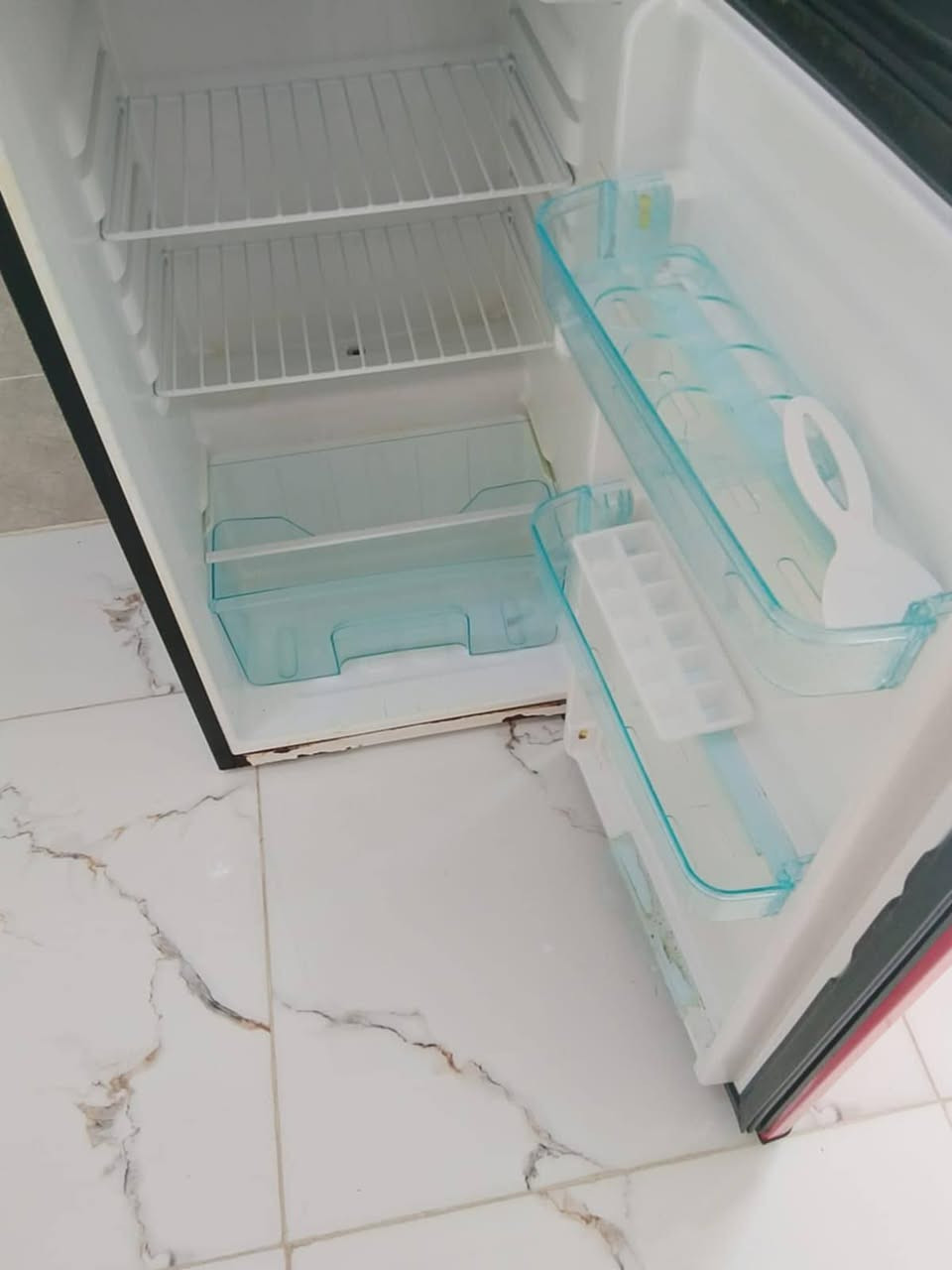 ثلاجه للبيع ١٥٠ وبيه مجال


**إذا كنت صاحب هذا الإعلان وتريد حذفه لأي سبب، رجاءا أرسل رسالة إلى الدعم الفني**