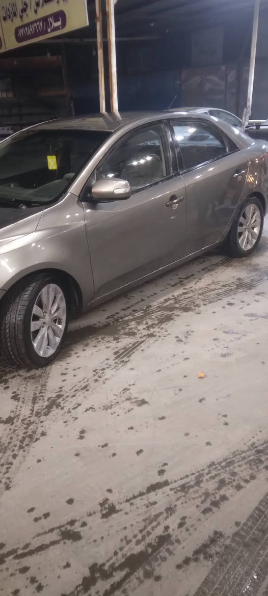 السلام عليكم
للبيع فورتي موديل 2010  
وارد امريكي محرك ٢٠٠٠
بدون صبغ فقط بارد قليل تبديل الباب والجاملغ الايسر فقط السعر   ٨٠ ورقة 
بي مجال بسيط للشراي 
***********
*********** واتساب
