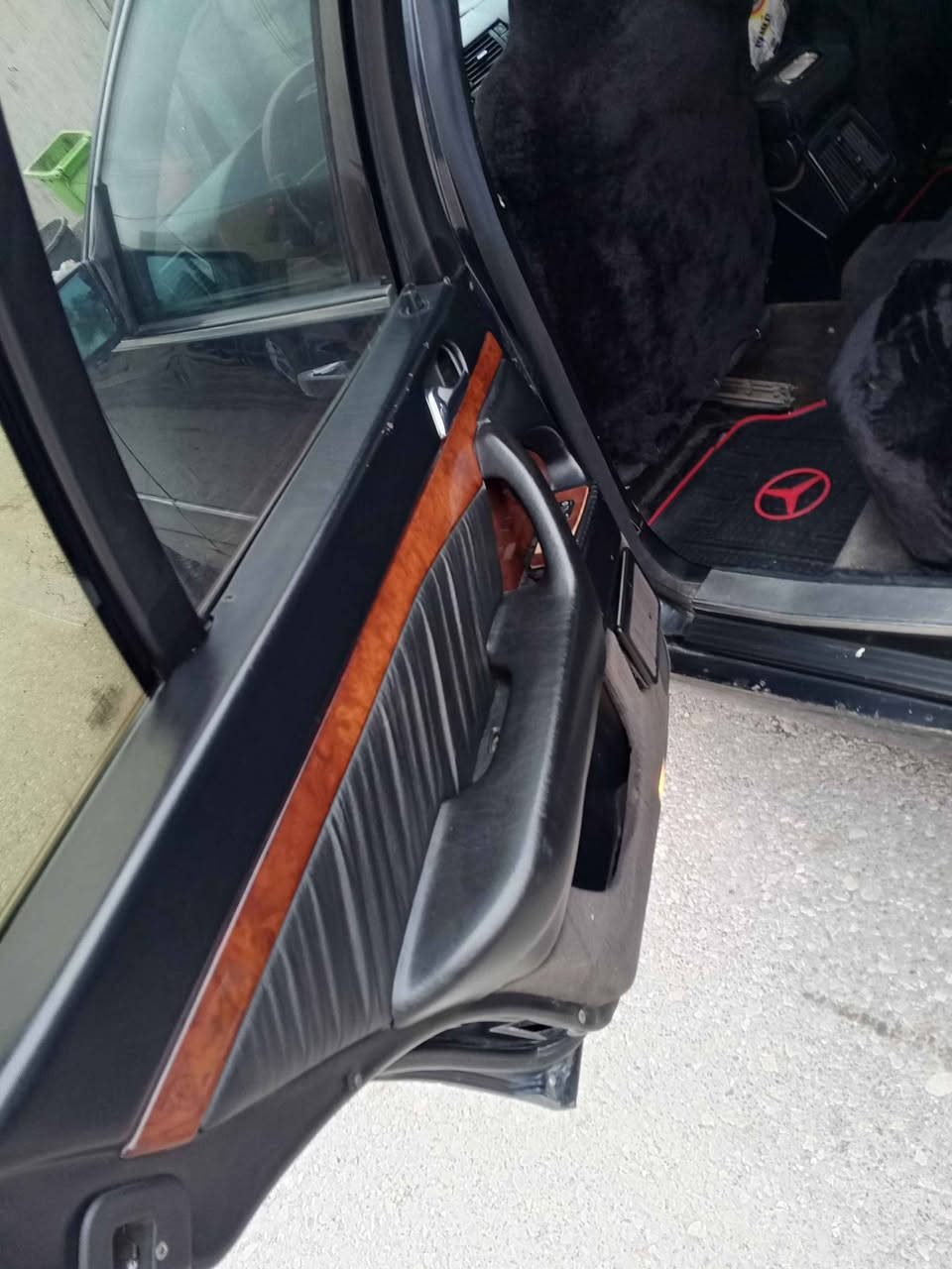 مارسيديس شبح لارج 1998🦅 ئارم پلاستيك اصلي بشرت مكينه بطه 3000 تؤماتيك حساس دركه شفت اخؤي دادةخرئت اوتؤ كوشن سياحي فول مواصفات ناو جلد دبل جام پرده بيلاد
 سعري 38
شوين هه ولير *********** مشتري تلفون بكه لخزمتم أربيل, العراق
