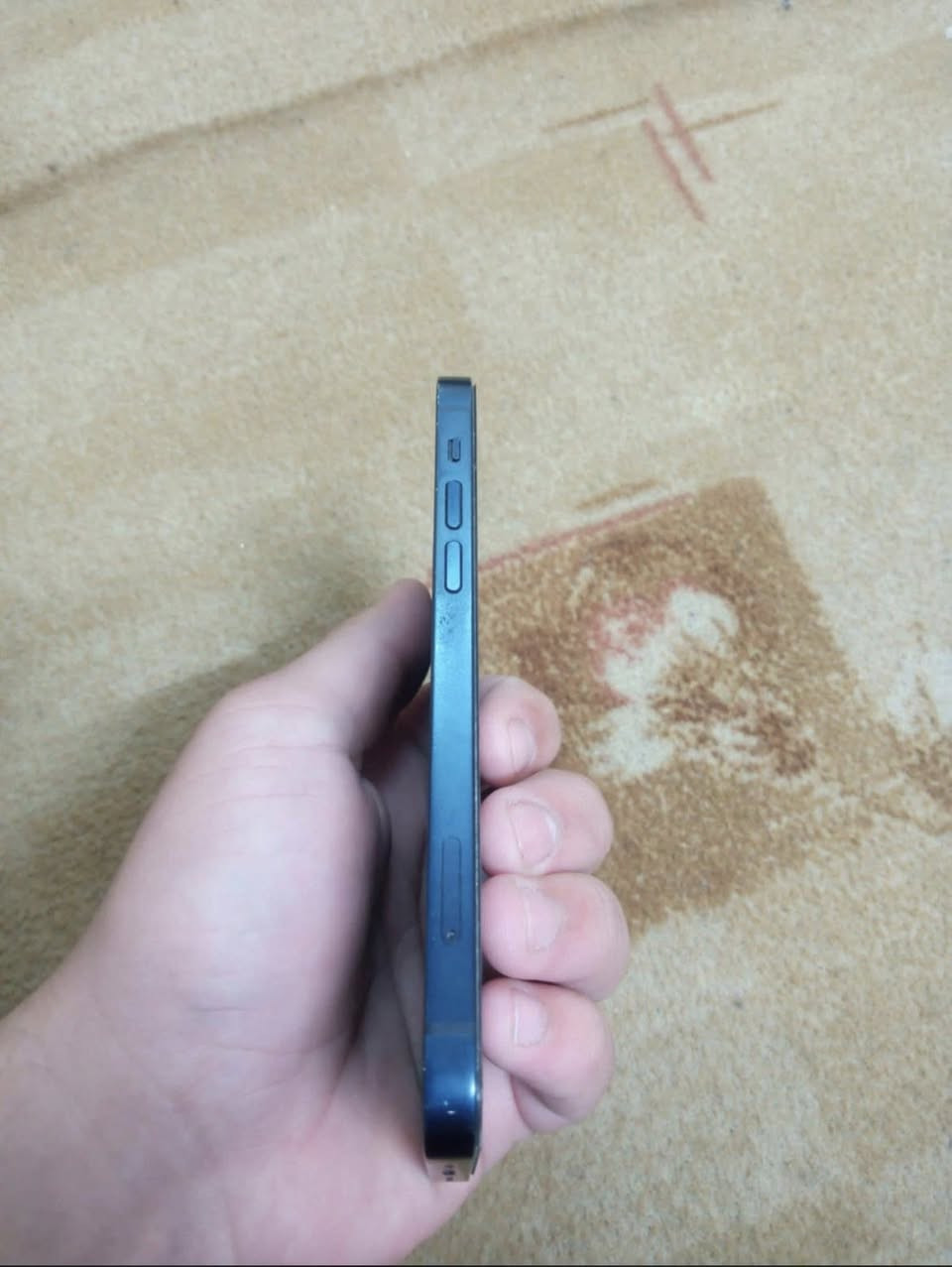 ايفون 12.  بطارية 73. كل عيب ما بها   ***********
