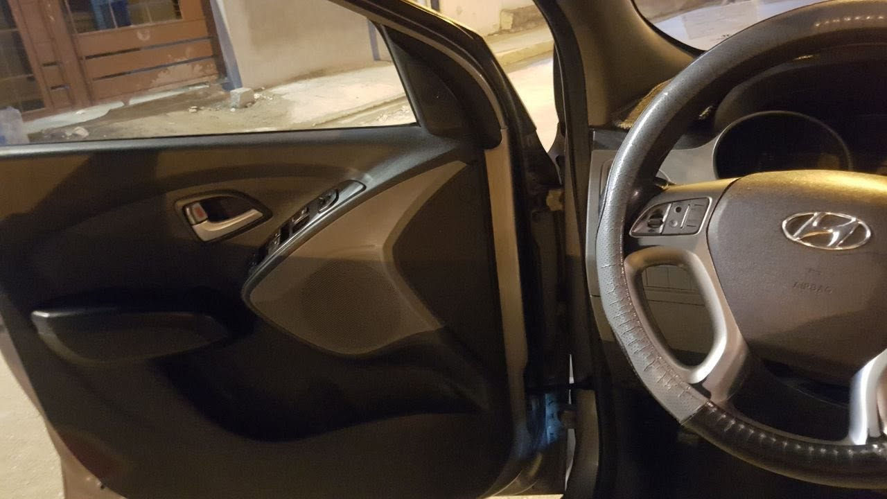 توكسان موديل 2012 خليجي نص فول محرك 2000 دوش
بانوراما
شاشه 
كامره
حساسات
تحكمات ستيرن
الارضيه مبطنه جلد
اشاير بالمري
تبريد ثلج
الرقم الجديد مميز جدا سنويه 2030
ضررها صبغ نص باب مال السكن بدون معجون
وبارد بالجاملغ الخلف السايق
السعر 12000$ وبيها مجال
الاستفسار على الرقم ***********
