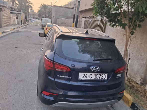 سلام عليكم عندي سياره سنتافيه ٢٠١٧ وارد امريكي الرقم دهوك حادث جملغ موجده بغداد السعر ١٤٥ وبيه مجال *********** لبيع فقط
