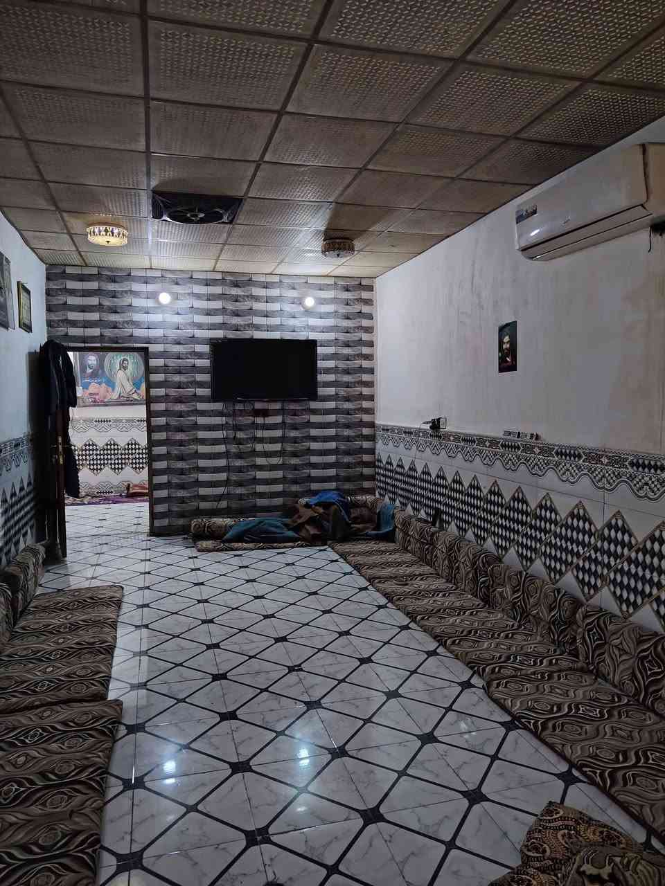 بيت للبيع في ال حمد نزله شيخ سامي قريب للشارع العام مساحه ٢٠٠م بيت مرتب مابي نقص السعر ٢٥ وبي مجال مجاري وماي وكهرباء جديد وكاصين وصل بالبلدية وسند ٢٥


**إذا كنت صاحب هذا الإعلان وتريد حذفه لأي سبب، رجاءا أرسل رسالة إلى الدعم الفني**