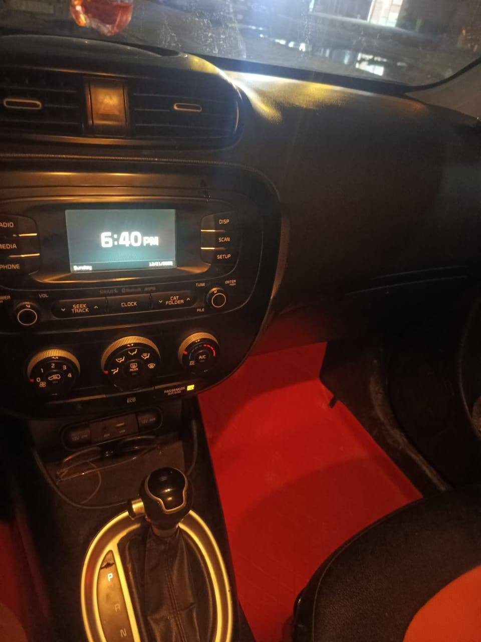 سلام عليكم كيا صول موديل 16 مكينه 1600 حادثها  موجود داخل المنشور  سياره مابيها كل قطعه تبديل جاهزه مانقصها شي رقم بغداد دولي بأسمي مكان سماوه مركز رقم ***********
