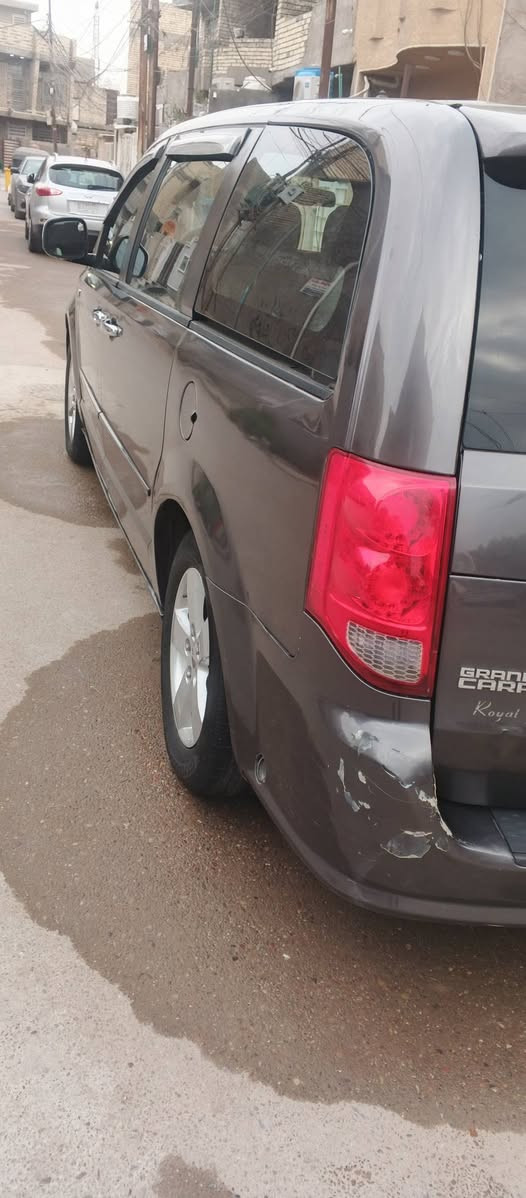 سلام عليكم من رخصة مدير الكروب الحترم دوج كرفان مديل 2014مكينه كير كلهن مكفولات صدر امامي خلفي جديد باتري جديد تخم تايرات جديد  محرك 3600خير من الله السياره ماشيه 127ميل داخل كله اسود تحكم استيرن اكروز سرعه نظام ايكو تقليل سرعه شاشه تشغيل عن بعد بل سقف 6جام 3قطع تبريد كامره خلفيه كهرباء بوب صندق مكانيك منضومة غاز 80لتر حادث السياره جاملغ الامامي جهت السايق وربع البنيد وانضربت اهنا بل عراق جاملغ الخلفي السعر 133استفسار عله رقم ***********
