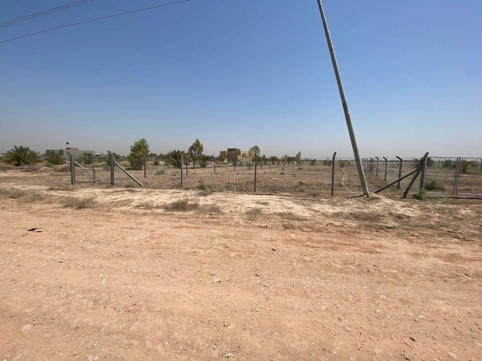 السلام عليكم ارض زراعيه للبيع مساحه 3دونم كافات الخدمات تبعد عن طريق دغاره 150متر مسجه BRC 
مكان /طريق دغاره قريب على مطعم واثق 
***********
