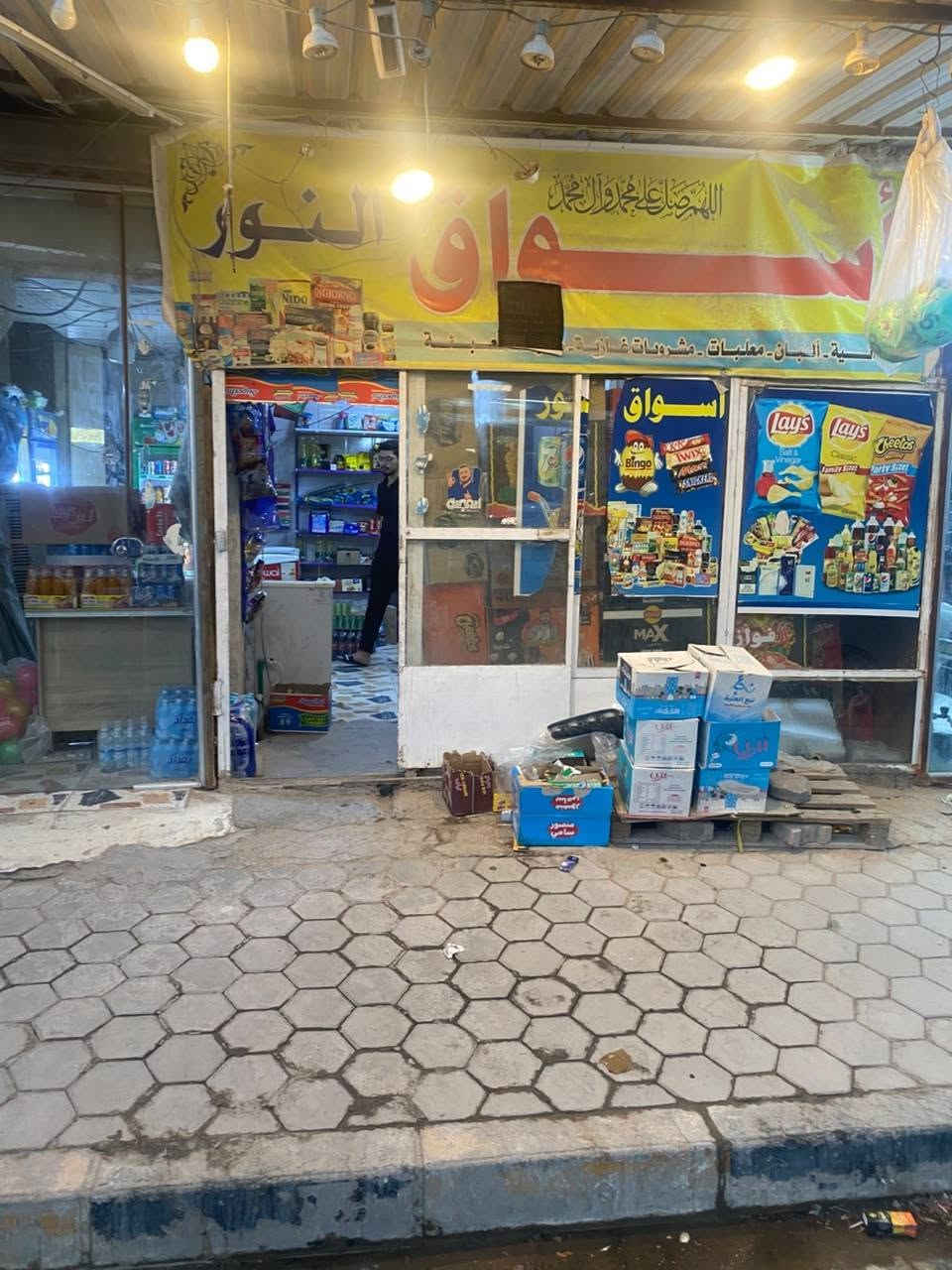 سلام عليكم اسواق لبيع ل عدم تفرغ شغاله وصاله 5سنوات تقربيا من فتحنه يعني قديمه  النجف بحي جمعيه شارع 20شارع تجاري وعلى شارع مو بفرع  ***********محلين طبك ركن  يبع ومحلات طالعه من بيت ابو اسواق ونفس ابو بيت راعيه السواق رجال جبير ومال خلكه   واجارهن مناسب كلش   رجاء الي جاد بل شراء يجي وشوف اسواق ويتعمال مو مال تليفون
