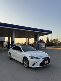 Lexus es300 hybrid  2024 خليجي ماشيه ١٧ الف  ٣قطع صبغ ٠٧٥٠٣٢٠٧٠٠٦