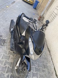 للبيع بي سي اكس (PCX) جيل اول ١٢٥  نكره سلف مكينه ناعمه وخرسه أبيع كوم...