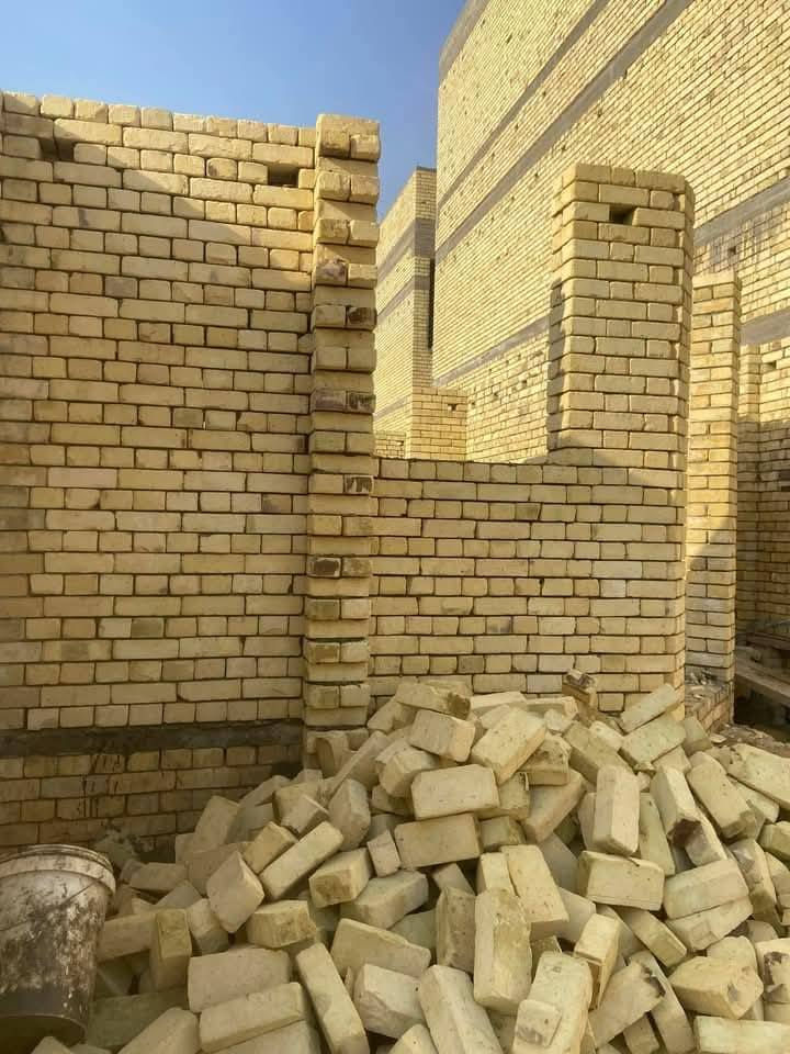 هاذي أحد عمالي من البناء في الكوت مع اخوكم أبو حسين الخلفه للبناء ***********
