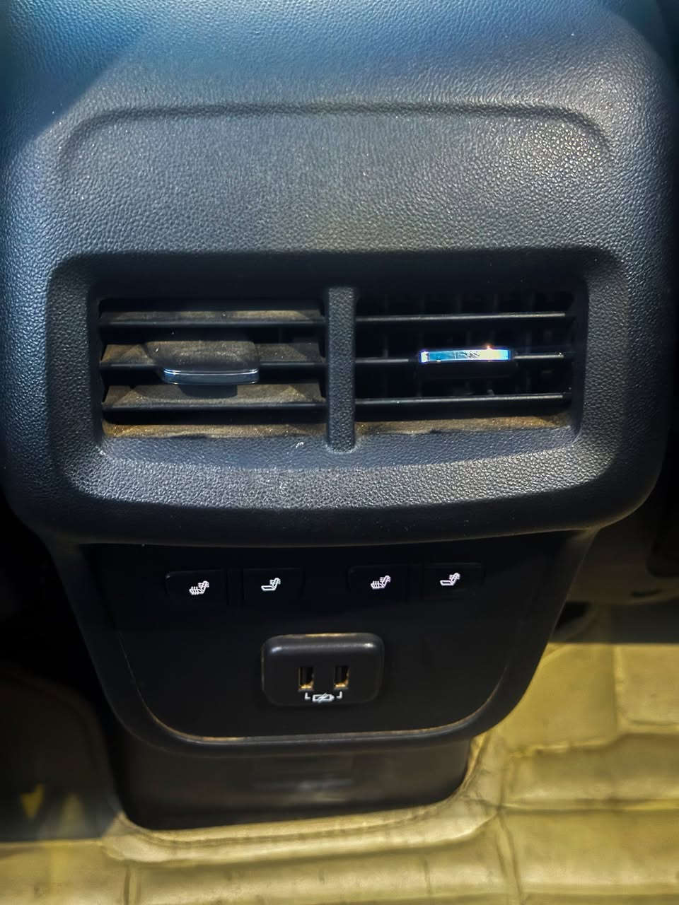 ‏GMC Terrain Denali 2018
محرك ٢٠٠٠ توربو💪🏻 (المرغوب)
بدون اريباك ✋🏼
سقف بانوراما 
بصمة ابواب
جنطة كهرباء
كامرات٣٦٠
حساسات امامي خلفي
شحن لاسلكي
كشنات كهرباء
كشنات تدفئه تبريد
كشنات خلفيه تدفئه
تذكير بالكشنات الخلفيه في حال نسيان شي
كروس مثبت سرعة
مانع تصادم
رادار 
كشن خزن ميموري
بانوراما
شاشة كار بلي
تحكمات ستيرن
لايت دوار
كير ١٠ نمر ويه البك
منافذ كهرباء
رادار 
٤ مودات للقيادة
هاند بريك كهرباء
لايت زينون
حدادية وادامة جديدة
وبعد بيها مواصفات الدينالي معروفة مواصفاتها
حادثها قبق جنطه فقط ونفسه مصبوغ والبنيد للجمالية
السيارة رقم ديالى الجديد بإسمي
السيارة للمراوس حسب القناعة
🛑صور الحادث مُرفقه
***********
