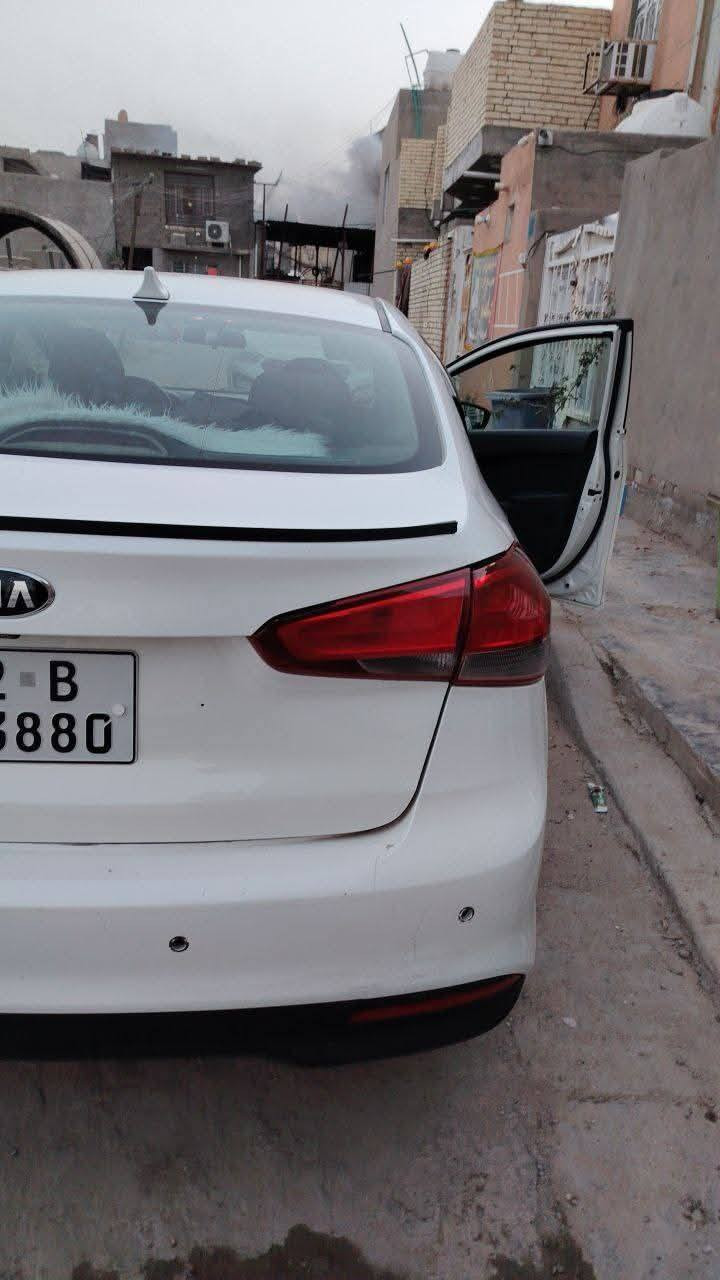 سلام عليكم
للبيع  
كيا فورتي موديل2017 باسمي سنوية وهزه ورقم جدد  
وارد امريكي:    الحادث مرفقه مع المنشور سيارة 
مواصفات معروفه  
كامره دواره 
تحكم استيرن جهتين 
تبريد تدفى مكفولات
ماشيه140 الف  
حجم المحرك 2000 دوش مكفول 
وبعد بيها مواصفات حلوه 
سياره جديده وجاهزه مكينه وكير وحداده وتخم تاير 
مــكــان-ســياره- بغداد العبيدي 
الـــسعر:110  
الاستفسار اكثر 
***********
