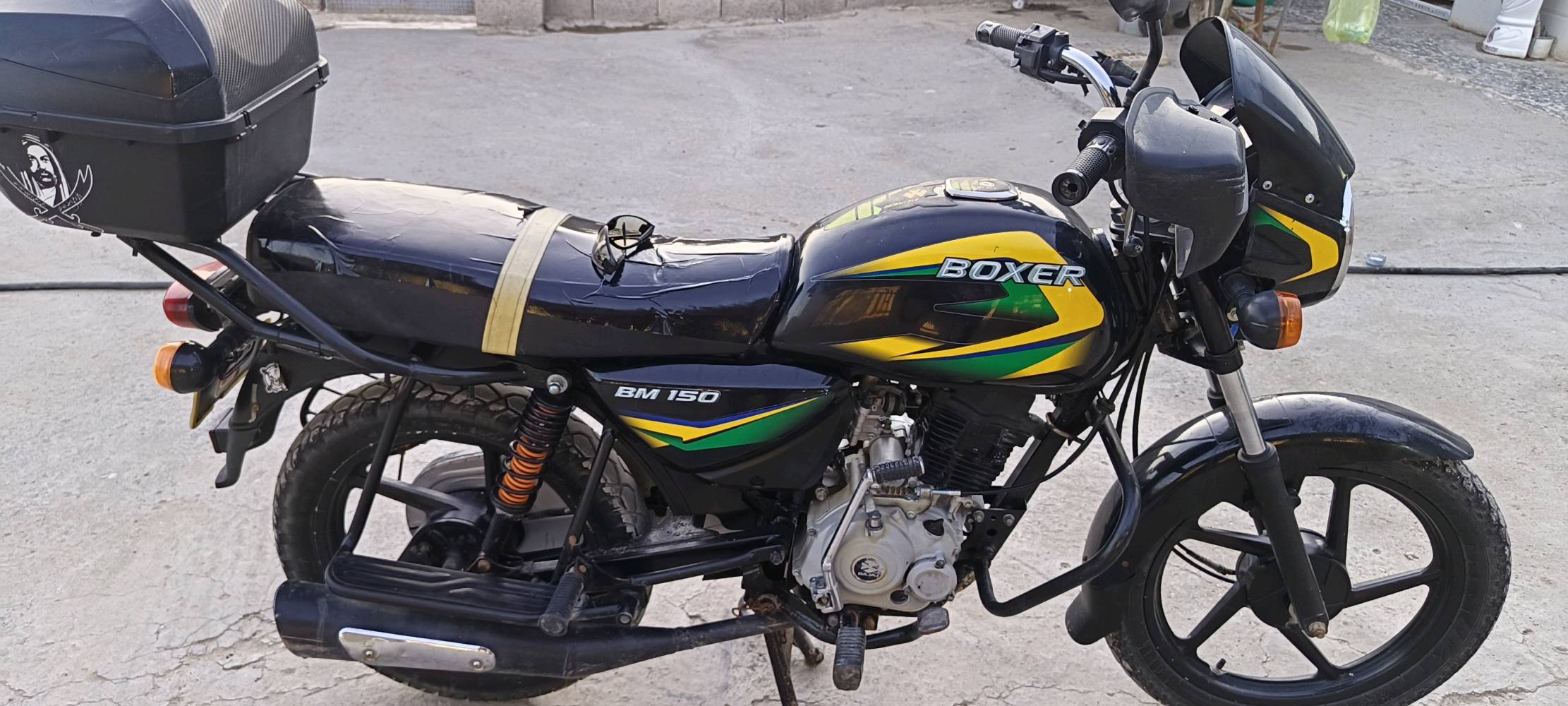 بوكسر موديل 22 محرك نضيف ما مفتوح 
اوارق موجوده وكامله هندر نكره وحده 
سلف نكره وحده دراجه ما مشتغله دلفري 
السعر 1350  للاستفسار ***********
العنوان بغداد النهروان