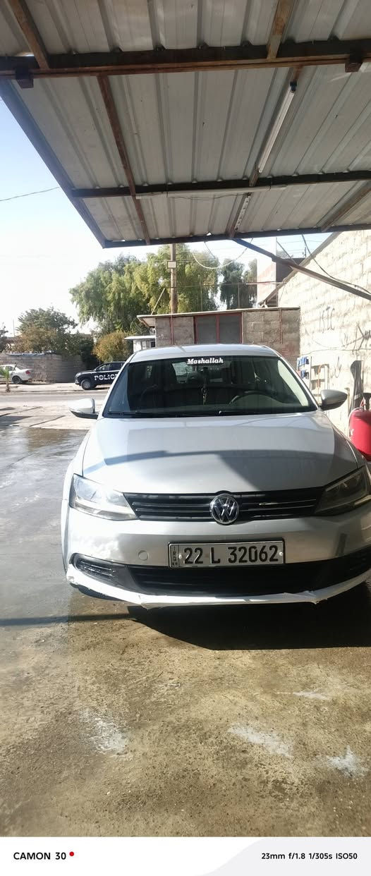 *********** جيتا خليجي محرك 20 شرط كير محرك كاربون بنزين بيها شرط سياره مال بيت جناي سياره نضافه 100/100 سعر ١١٠ وبيها مجال بسيط فول تبريد
