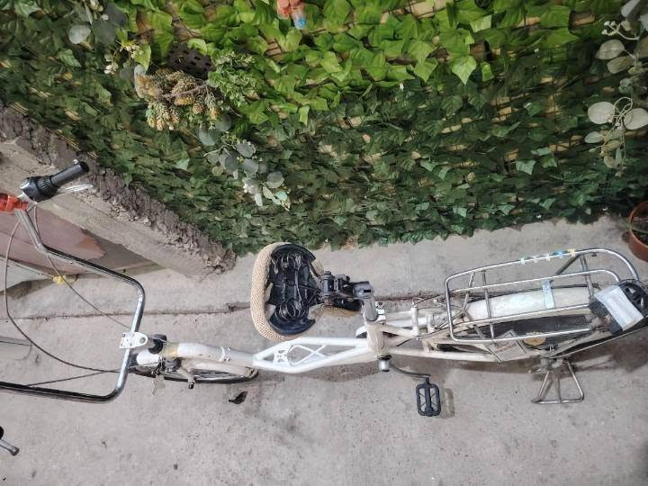 بيسكل چلوب للبيع لون ابيض برجستون 22/20
نقص بي جاملغ خلفي وراسطه مال الجاملغ كير دفن لشه طويله السعر 150 العنوان بغداد حي العامل 

***********
