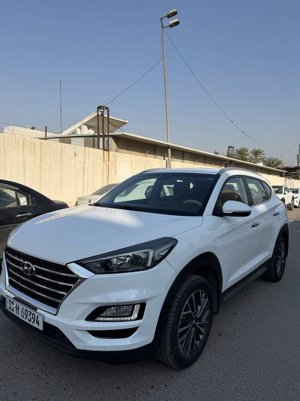 هونداي توسان 2020 خليجية مكفولة 
السعر 194 وبيها مجال بسيط جدا 
رقمها بغداد باسمي وكلشي جديد 
محرك وكير وصدر نضيفات جدا 
تخم تايرات وباتري جدد 
تبريد قطعتين شغال ثلج + تدفئة 
مكفولة بدون قطرة صبغ حتى الدعاميات 
فقط مكانين بارد صغار جدا على كد إصبعين 
سونار جديد موجود 
 بصمة - شاشة - كامرة - جام اوتو -حساسات - اشاير بالمري وشفط - تشغيل وفتح بصمة 
فول تحكم ستيرن - والكشنات الأمامية ثنينهم كهربائية وشاحن تلفون لاسلكي . 
مكاني بغداد المنصور للأستفسار
***********
