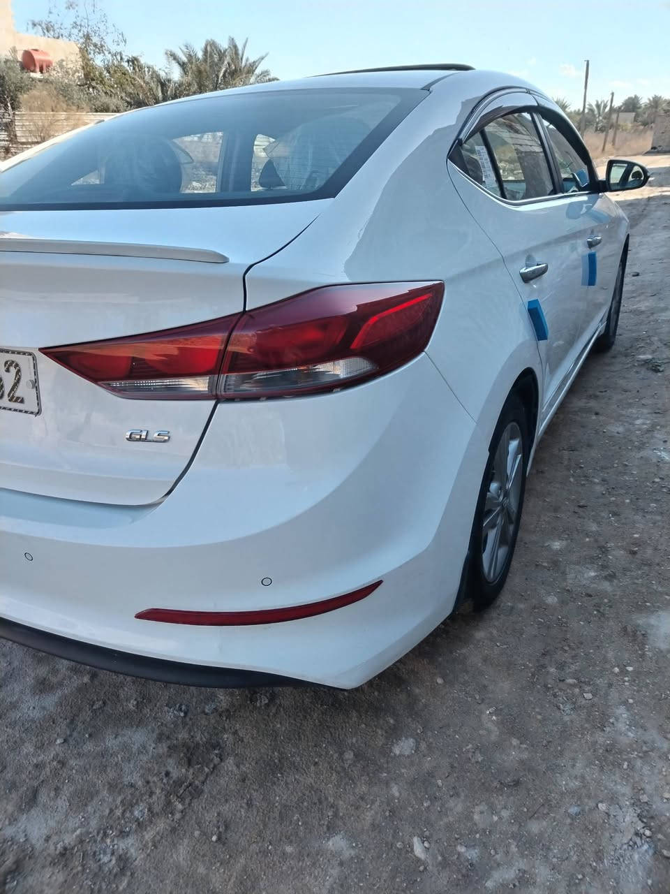 سلام عليكم للبيع الانتره 2017 خليجي رقم بغداد انكليزي ماشيه(70)
فول مواصفات واحد علئ واحد

محرك 2000 دوش +فتحه سلايت +شاشه كبيره+حاكيه بلوتوث +حساسات امامي خلفي +خمسه ويل كب +مري شفط +كشنات قلب +نيكل علئ جام فول للخير)
ملاحظه (سياره مكفوله كفاله عامه حته من البارد) 
السعر :150وبيه مجال

الرقم:***********

مكان السياره :كربلاء طويريج
