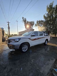 للبيع بيكم تيوتا هايلوكس موديل2024 اخت الزيرو ماشيه 6 الاف السياره كوي...