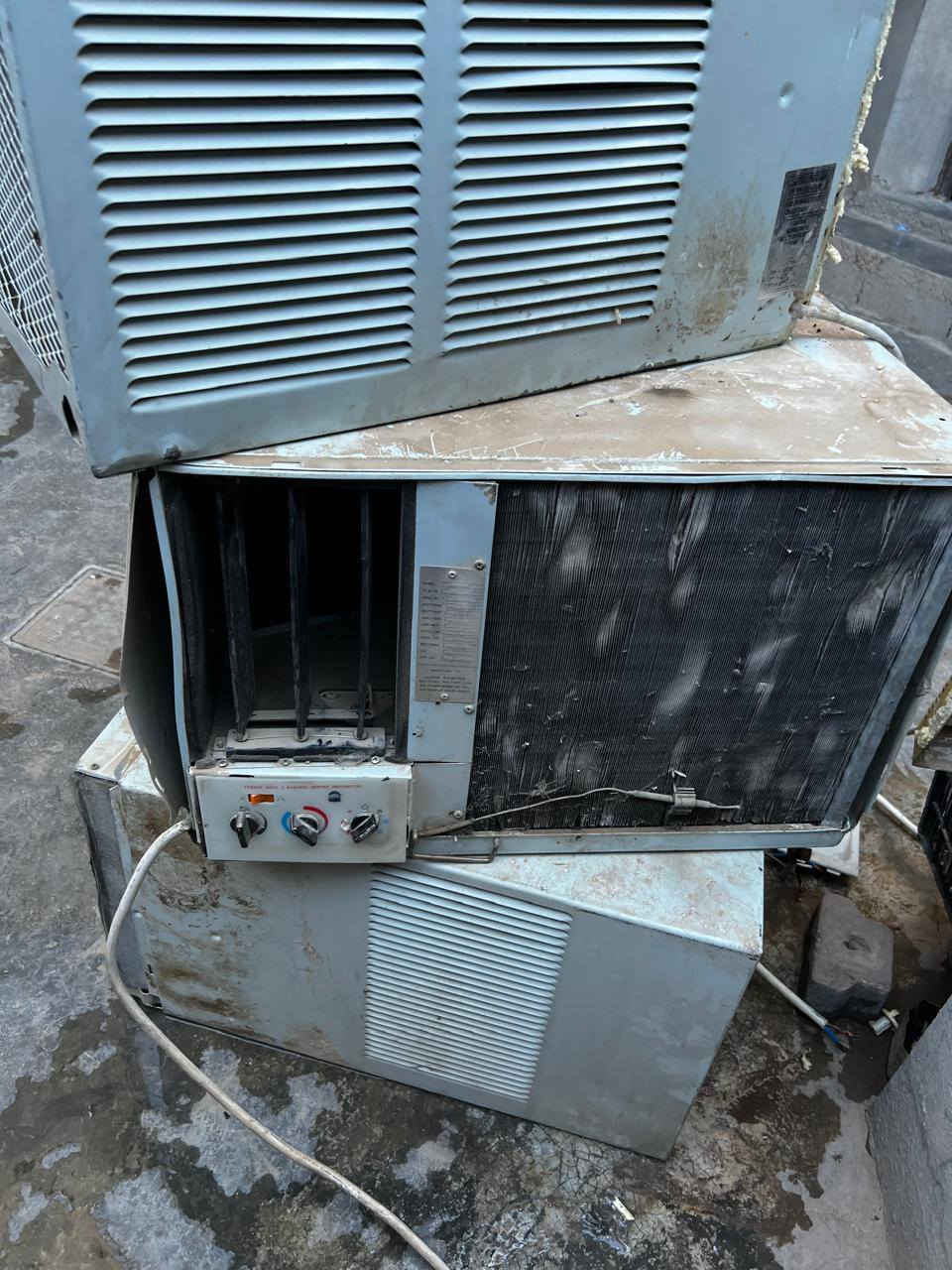 سلام عليكم مكيفات العدد 3 شرط تبريد تدفئة 
الوجهيات موجوده سعر الواحد 250وبيها 
***********
***********
