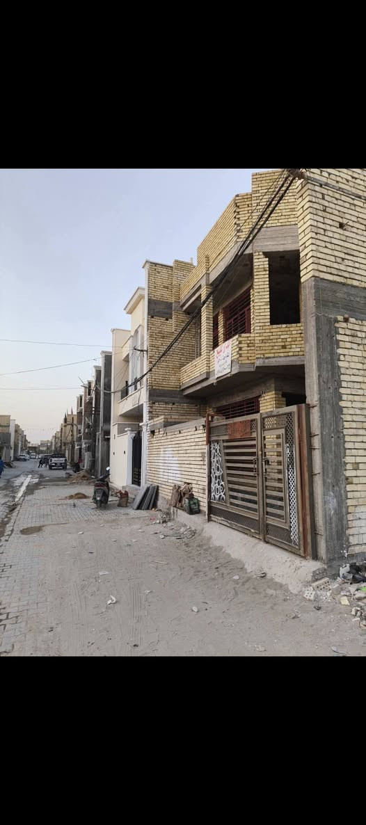 السلام عليكم الدار للبيع هيكل مساحة 200
وجهة 10 نزال 20 
بناء درجة اولى فول
عنوان الشعلة قرب شارع 60 
بصفحت الدوانم الغربي 
زراعي وبسمي سند 25 
الاستفسار اتصل وبلخدمة 
 *********** وساب موجود 
ملاحضة لحد يراسلني خاص مموجود اعتذر 
مكلف بلنشر تحياتي للجميع
