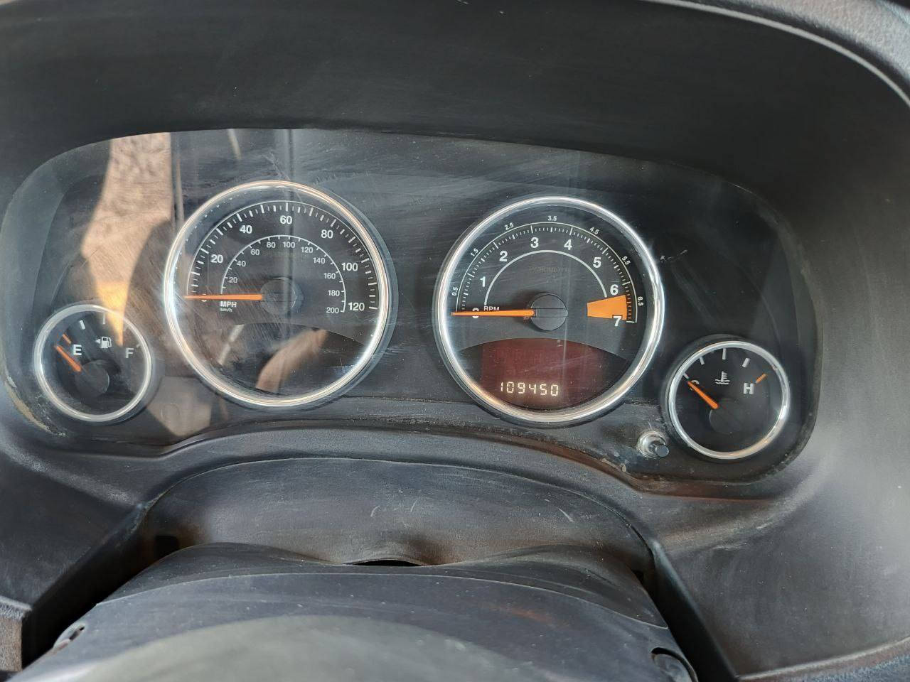 السلام عليكم
jeep COMPSS 
موديل 2017
الون ازرق نيلي 
سنويه ل 2029 
الداخل اسود كشنات جلد +فتحه سقف +شاشه+كشنات كهربائي+تحكمات ستيرن
+السياره علا وضع الشركه  ممفتوح بيه شي مكينه كير تبريد تدفئه 
 مكينه 2400 
حادث جنطه مبدلهه فقط
سعر 125 وبيهه مجال
العنوان دوانيه


**إذا كنت صاحب هذا الإعلان وتريد حذفه لأي سبب، رجاءا أرسل رسالة إلى الدعم الفني**