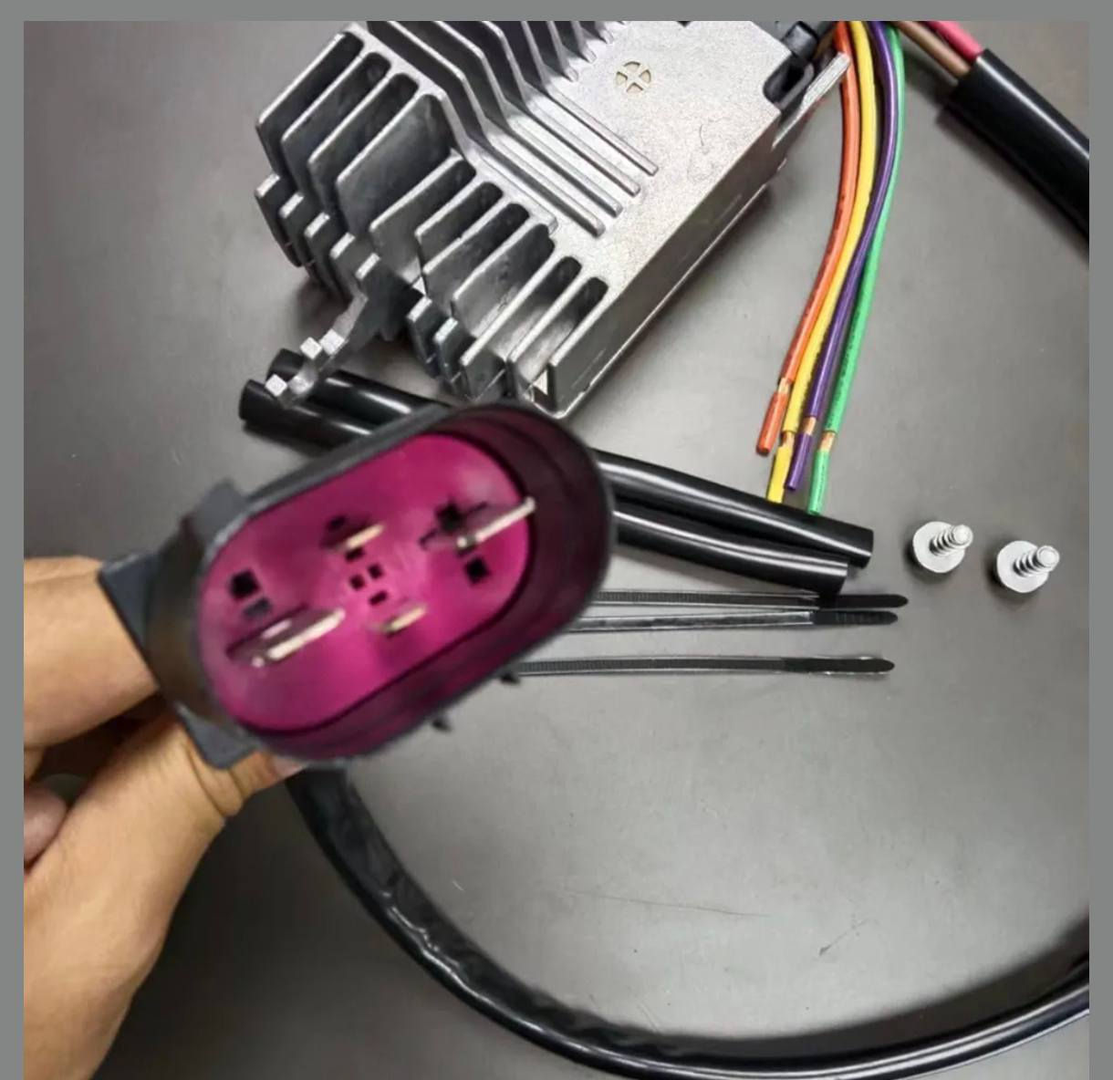 وحدة تحكم في مروحة تبريد الرادياتير لسيارات أودي A4 و A6 كواترو. الي يحتاجة ينطيني سعر وياخذه


**إذا كنت صاحب هذا الإعلان وتريد حذفه لأي سبب، رجاءا أرسل رسالة إلى الدعم الفني**