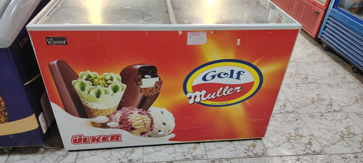 السلام عليكم مجمده عدد ٢ للبيع مكاني محموديه السعر وحده ب ٣٠٠ وبيها مجال والثانيه ب ٢٠٠ وبيها مجال تلفوني *********** والكورك ***********

