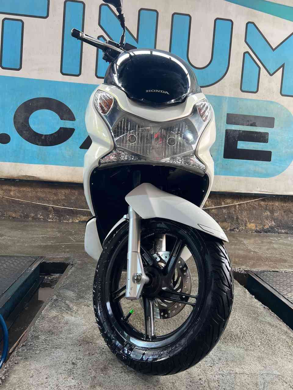 PCXجيل اول ياباني
لون صدفي ابيض مكفولة من التاير للتاير كله بلادي 

شرط كفر ومكينة إذا ملعوب بيهه ترجع الدراجة وين ميعجبك افحص جيب فيتر وياك 

حساس ستان

حساس ازدحام

مواصفات ١٥٠ شوته طويلة

كهربائيات كله شغاله الدراجة ربع مذب عليهه

اوراقهه موجودة نازلة من بيت طارش

السعر مليون و٦٠٠ 

العنوان بغداد ***********
