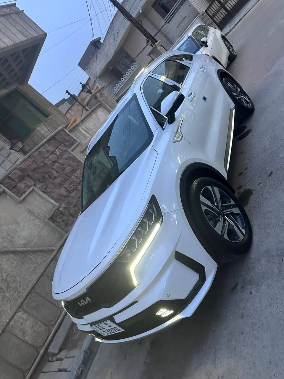 السلام عليكم
كيا سورنتو موديل 2023 خليجي محرك 3500 ستة سلندر السيارة مكفولة كفالة عامة من الصبغ والبارد من عدا رصعه بسيطه بالباب الخلفيه فقط باقي السيارة كفالةالسيارة اخت الزيرو ماشية 16  السيارة رقم بغداد الإنكليزي وبأسمي .
مواصفات السيارة فول قماره حديد
والمكان السيدية 
والسعر 289
وهذا رقمي  ***********
