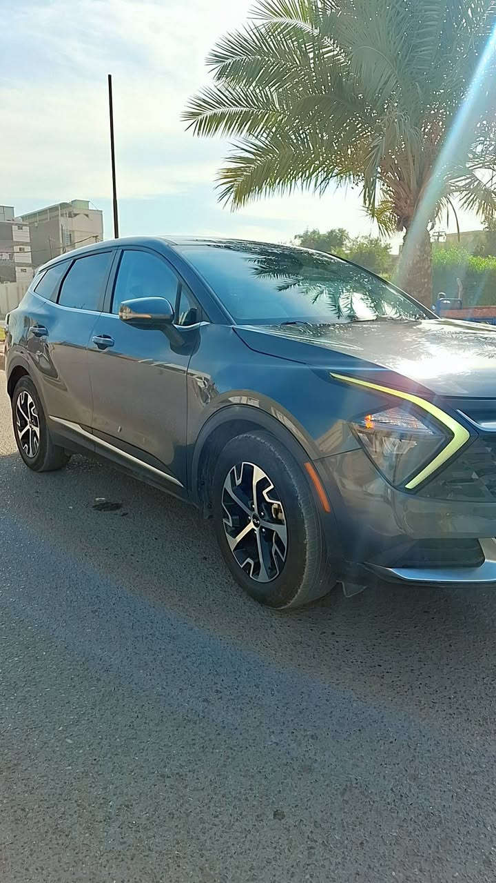 كيا سبورتج موديل 24  امريكي دخول جديد  حادثها واضح بصور  جاملق وبنيد طاك ايرباك الستيرن
سياره مواصفات EX فول عدا الفتحة 
كشن جلد ابيض ملكي 
هيترات بالكشن والكشن كهرباء 
بصمه تشغيل عن بعد 
 داريف مود اوتو هولد وباقي المواصفات 
لونها فيلي 
مكينة 2500 ماشية 28 الف 
موجوده بغداد دخول جديد بدون رقم ب 180$ 
***********
