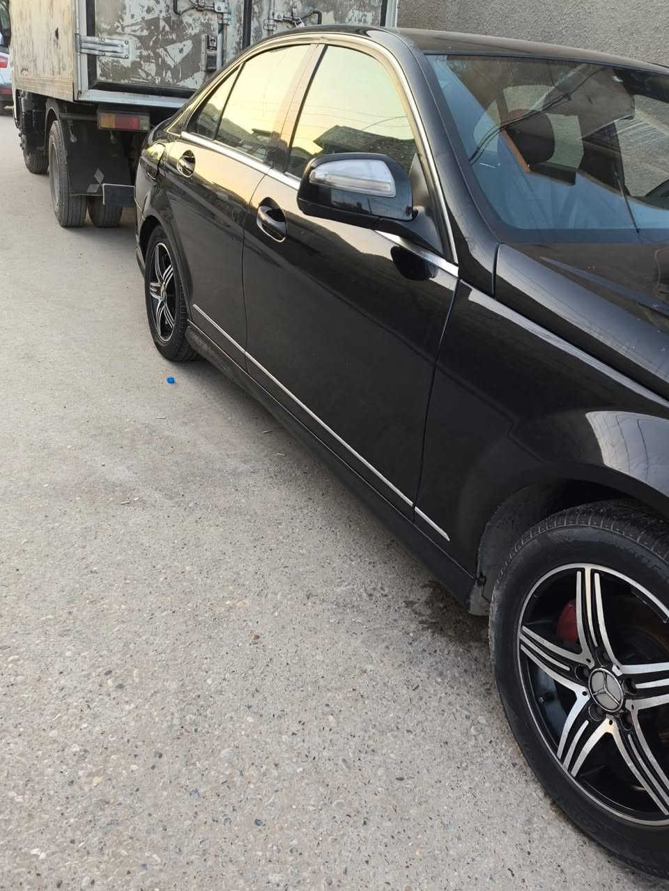 سلام عليكم مارسدس c300 للاستفسار ***********
