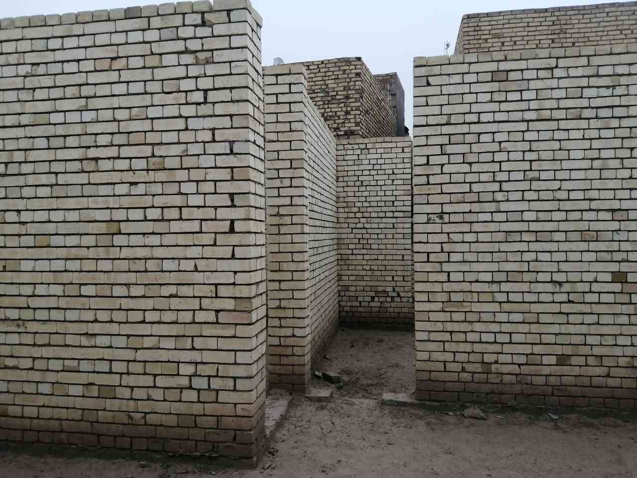 السلام عليكم هيكل لبيع طابو مساحته ١٨٠ شغله درجه أوله غرفتي نوم وصاله مطبخ واستقبال مجاري كامله مكان القاسم حي الوحده لاتصال ***********
