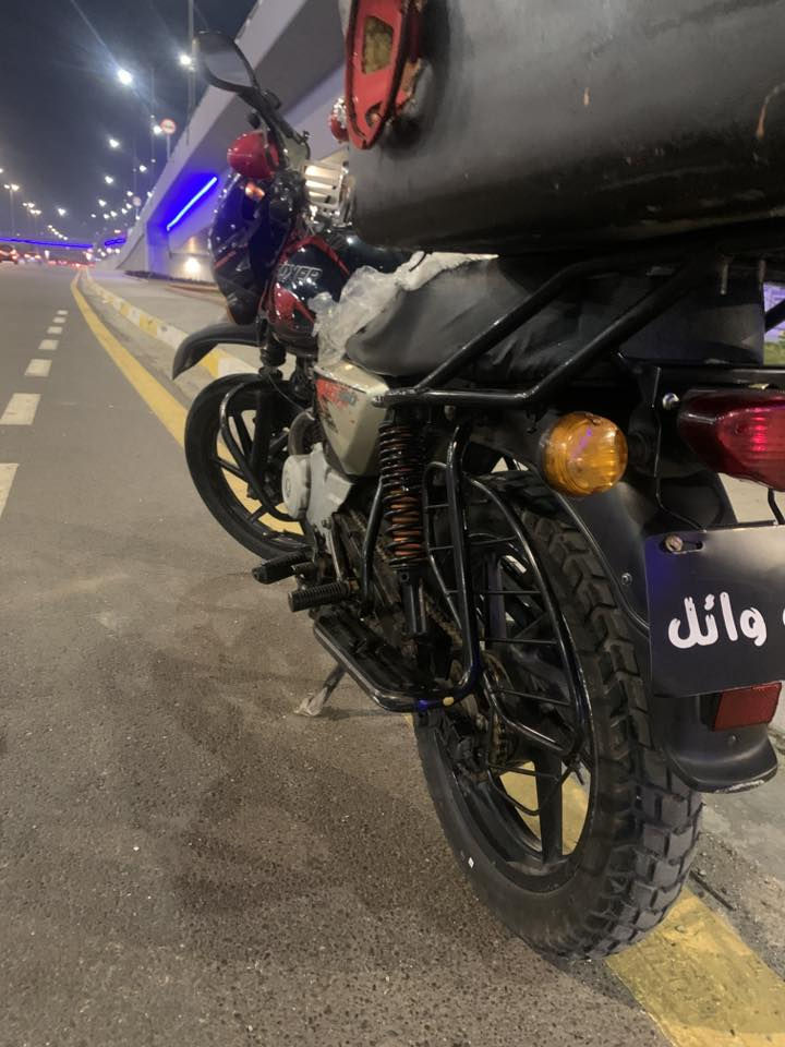 السلام عليكم
دراجه بوكسر موديل ٢٢ 
الدراجه اي نقص مابيها 
نظيفه وتخبل
اوراق استنساخ 
السعر ب ٩٠٠ وبها مجال 
العنوان بغداد الطوبجي 
***********
