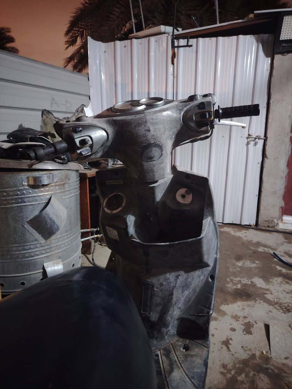 سلام عليكم دراجه سكنس فحل ولفات جدد دراجه شغاله بس بيه نقوصات خارجيه  بس محرك شغال بس بيه نقوصات خارجيه سعره 350 وبيه مجال ولكفرات موجودات ومابي لا خيط تبخير ولا  تنقيص *********** مكاني بغداد الدوره
