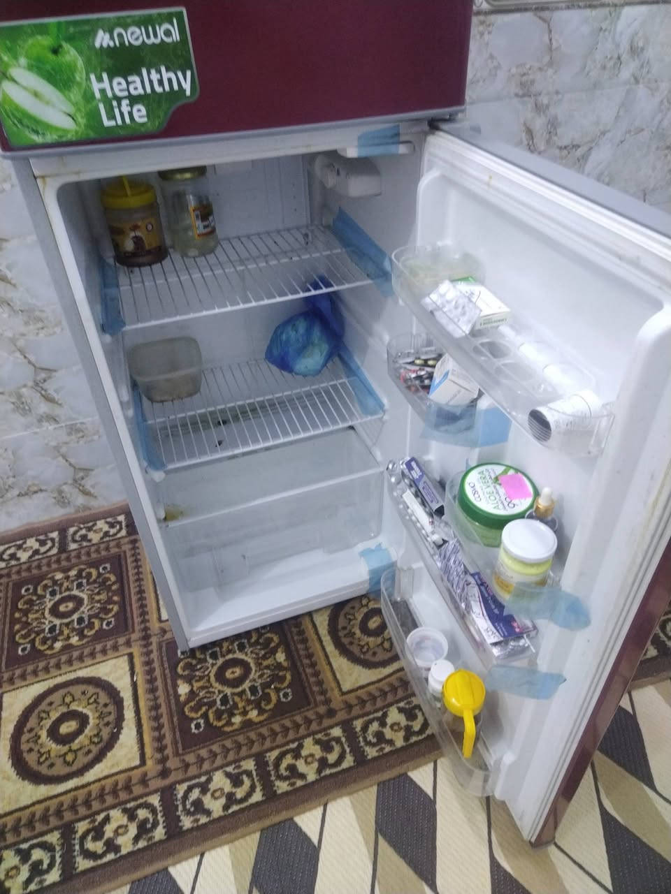 ثلاجه نوال جديدة للبيع  جديدة مكاني نجف  السعر 200 وبي مجال رقم التلفون: ***********
