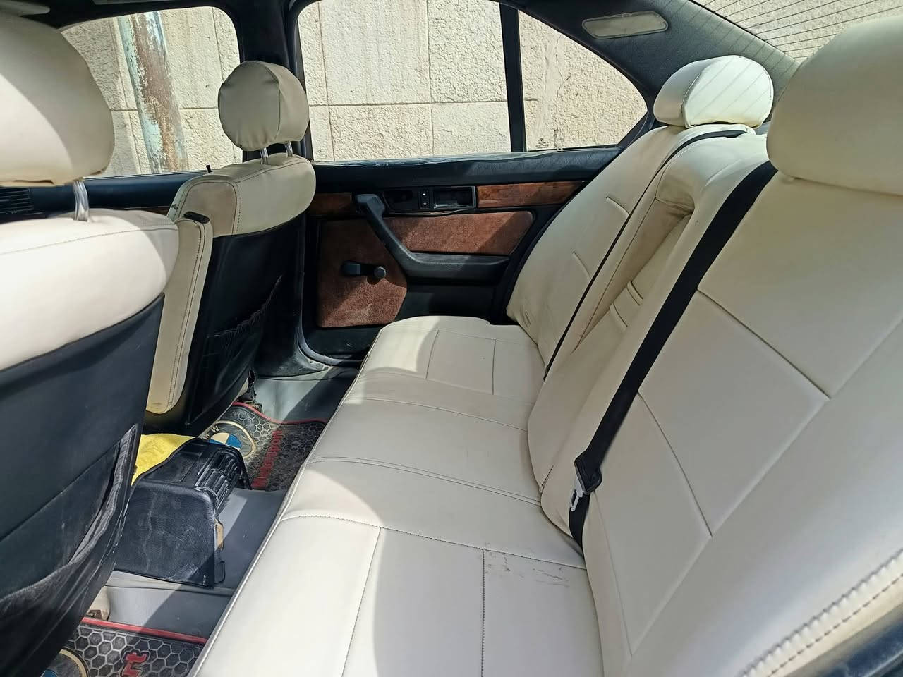 السلام عليكم
للبيع Bmw525مسكر فانوس موديل 1992مكينه جديده كير جديد تخم ويل خليه جديد هوه وتايراته سنويه  لل 28تنتهي 
راعيه موجود يريد تحويل سعره 48وبيه مجال 
***********
