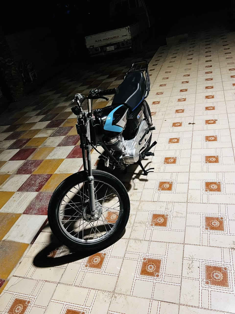 عمي السلام عليكم للبيع فقط الدراجة صارلها أسبوعين تقريبا من عمرتها  كلة جديد مكينه ٢٦ كلهة ٢٦كلك كلك أكفلك من السرقة شاصي نامة شلامجة سعرها ٣٧٥بلاش هية بس التعميرة ٣٥٠ مكان حلة سياحي منطقة الياسية للستفسار ***********
