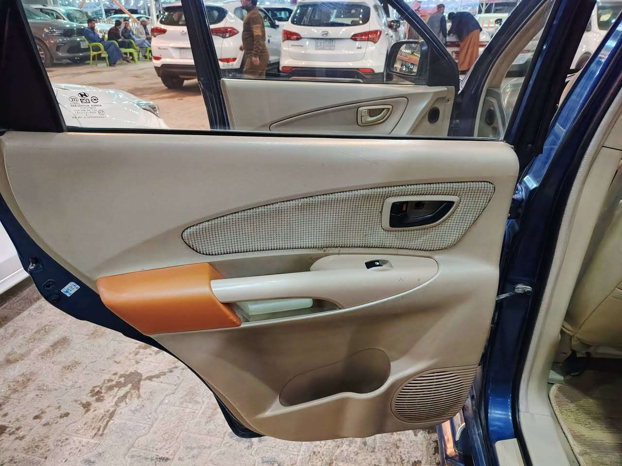 السلام عليكم 
اخواني الاعزاء 
توكسان 2006
رقم بغداد الماني 
بأسمي مداور ثاني يوم 
سنويه ساقطه صار 4 اشهر 
المكينه 2000 خير من الله 
الكير خير من الله 
حداديه نظيفه 
دوشمه جلد جديده 
دواخل بيجي 
كهربائيات شغاله 
زوج تاير جديد 
سياره خير من الله 
السياره معروضه 90 وبيه مجال بصيط كلش 
وتجي وبيك خير وتتددلل 
مكان السياره النجف الاشرف 
*********** ابو غيث 
سياره جاهزه  مال جناي 
صارله 3 سنوات عندي 
واذا ماعجبتك اكتب الله يرزقك 
واسف عله الاطاله
