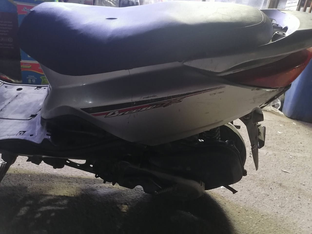 بريز لايت ناصي نكره سلف وهندر لاتبخير ولانضوح كهربائيات كلها شغاله بيها بس كلج خلفي السعر ٣٥٠ ***********
