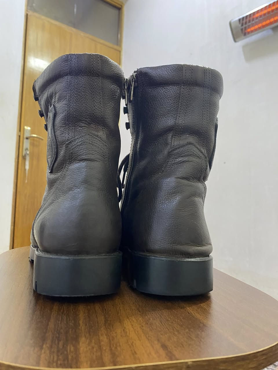 السلام عليكم 
بوت عسكري جلد طبيعي 
قياس 42 
نظافه 100%100
السعر : 35 الف 
مكاني بغداد بلديات 
رقم اتصال ***********
يوجد توصيل 🚚
