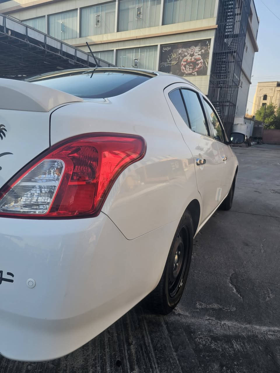 نيسان صني مصري ماشيه 38 الف موديل 23 كفاله ماعدا شخط بسيط ومكحله مبين بالصور مواصفات السيارة
شاشه اصليه مال شركة تدعم ابل كار بلي وانرويد اوتو 
اربعه جام كهرباء 
تبريد امامي خلفي 
اربع سماعات بلاد 
حساسات وكامره خلفيه 
السياره كلش نضيفه اسبيرها مانازل 
السعر 120 مجالها بسيط العنوان البصرة  ***********
