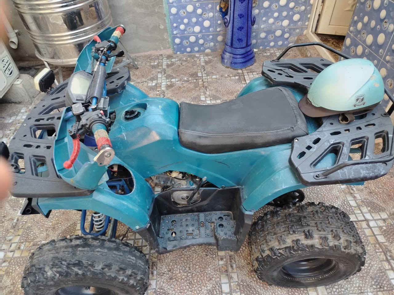 للبيع دراجه رباعيه حجم كبيرأوتو ماتيك بانزين  جديده
كهربائيات كلها شغاله نشره أماميه لايتات زنون محرك خير من الله لا تنقيص ولا تبخير  تايرات جديده
موقعه ديالى بلدروز للاستفسار الاتصال على الرقم***********
عارظه ب٦٥٠ وبيه مجال
