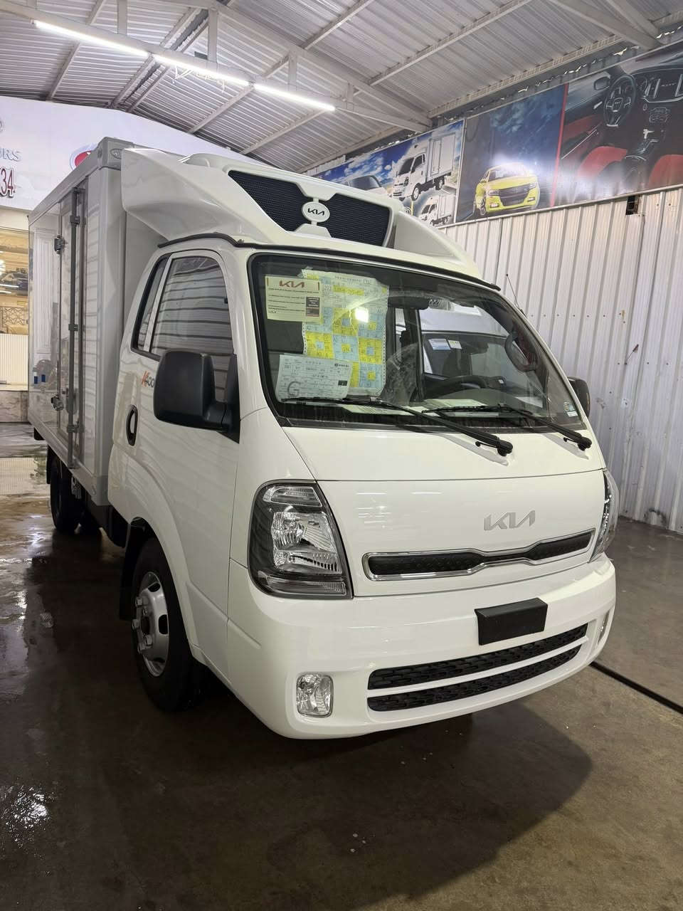 معرض شمس معارض الحبيبة
كيا بنجو براد
فحل / 4000
دبل كمبريسر
نضام كهرباء + ميكانيك
شاشة وتحكم ستيرن 
دبل ايرباك
نضام تزحلق 
السيارة كفاله عامة
العنوان بغداد معارض الحبيبية 
مقابل ملعب المدينه الدولي
موبايل : ***********
