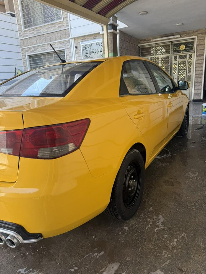 كيا سيراتو موديل 2009
بيها ضربه باجاملغ خلفي ايسر 
الباقي ابلادي 
محرك 1600 دوش 
كير خير من الله 
حداديه وتبريد كله خير من الله 
تايرات جديدة 
رقم بغداد انكليزي 
ثاني يوم تحويل بسمي سياره 
مصفره هيئه وغرامه
جاهزه بوجهك لشارع
عارضها 75 وبيها مجال 
***********
