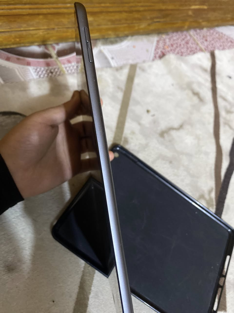 السلام عليكم 
ايباد 9 
ذاكره64GB
نضيف وما يحتوى على اي عطل او مشكله 
وما مفتوح ولا مصلح 
السعر 250 الأستفسار خاص او على هذا الرقم***********
ملحقاته كارتون وبلك شحن
