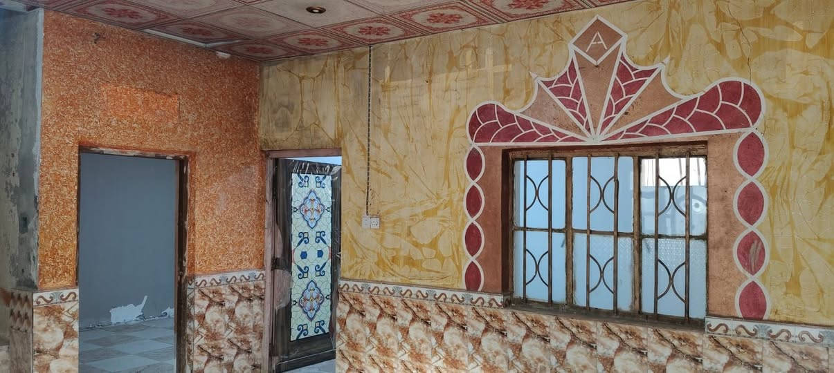 دار 🏠 البيع طابو ملك صرف عرصه تحويل بل اسم المساحة 150 متر العنوان بصره ابي الخصيب منطقه أبو مغيره قرب نهر خوز يبعد على سيدين 100متر موقع منتاز جوارين أبو الخصيب القدامه يتكون بيت 🏠 من 3غرف ودوانيه وصاله صحيت خارج وداخل بيت فارق اتكاتب وستالم مفتاح 🔑  السعر مطلوب 70مليون وبيه مجال الاستفسار أكثر اتصل أو وتساب ***********
